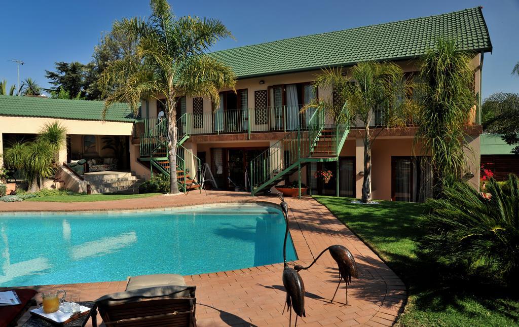 Claires Of Sandton Luxury Guest House Йоханнесбург Экстерьер фото
