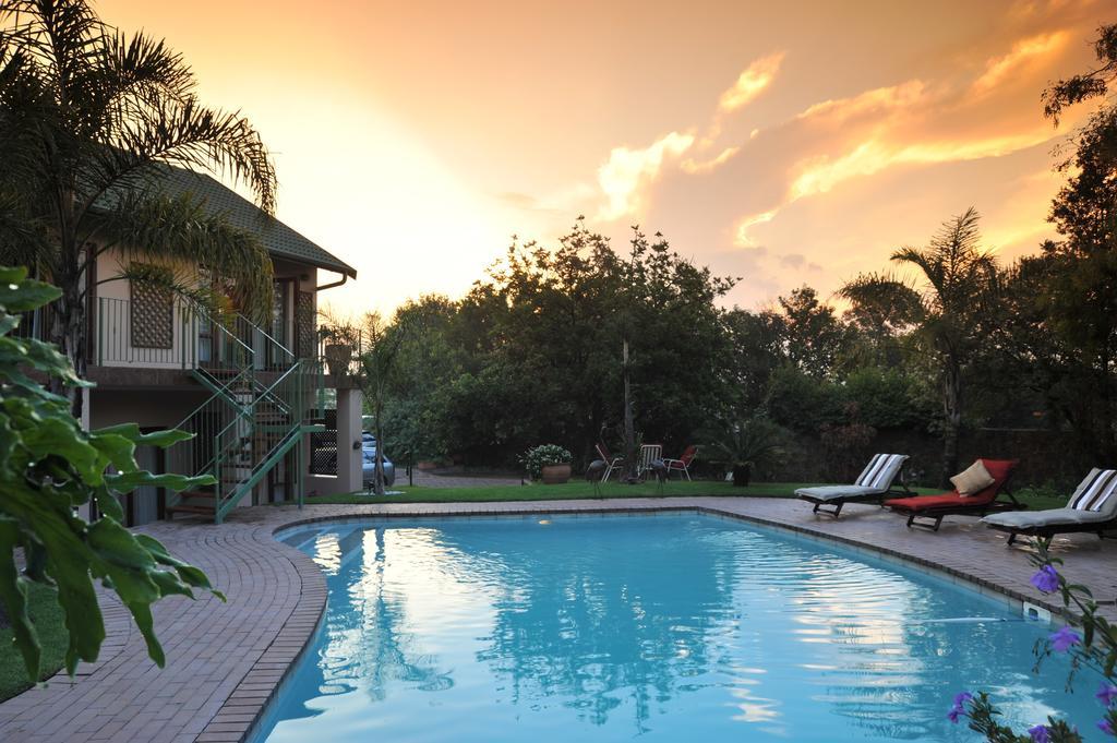 Claires Of Sandton Luxury Guest House Йоханнесбург Экстерьер фото