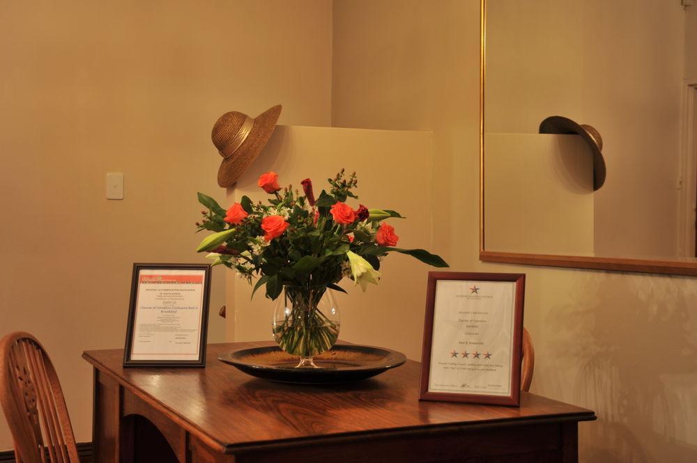 Claires Of Sandton Luxury Guest House Йоханнесбург Экстерьер фото