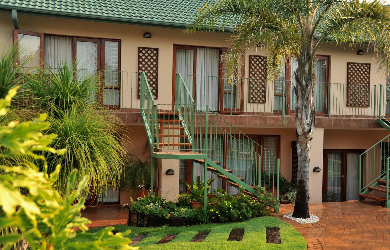 Claires Of Sandton Luxury Guest House Йоханнесбург Экстерьер фото