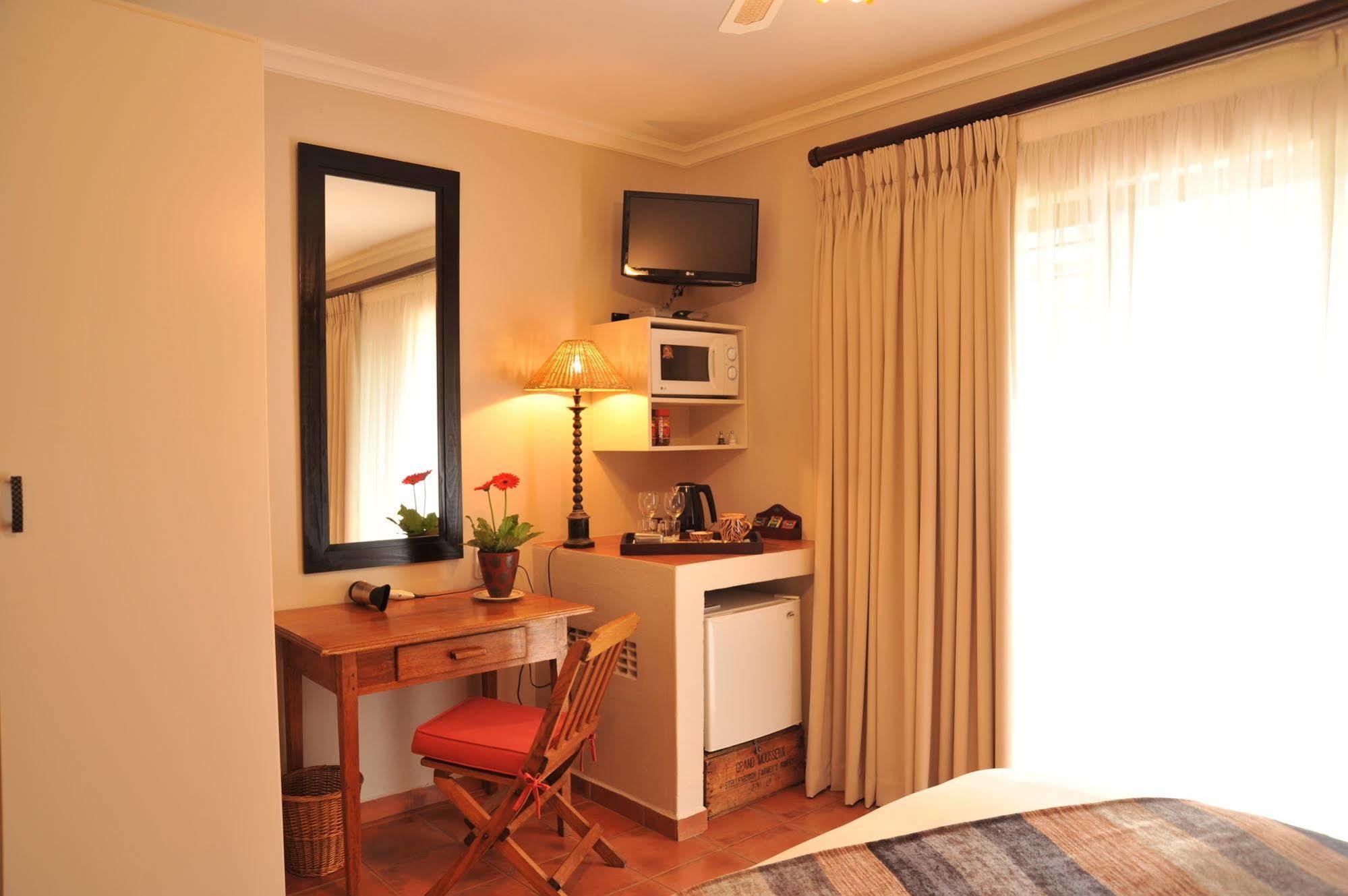 Claires Of Sandton Luxury Guest House Йоханнесбург Экстерьер фото