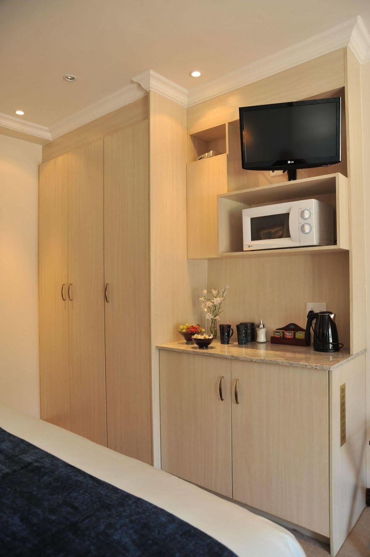 Claires Of Sandton Luxury Guest House Йоханнесбург Экстерьер фото