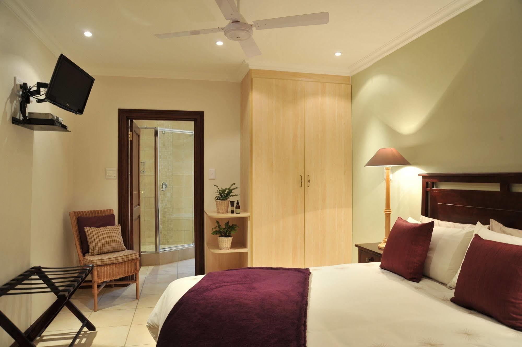 Claires Of Sandton Luxury Guest House Йоханнесбург Экстерьер фото