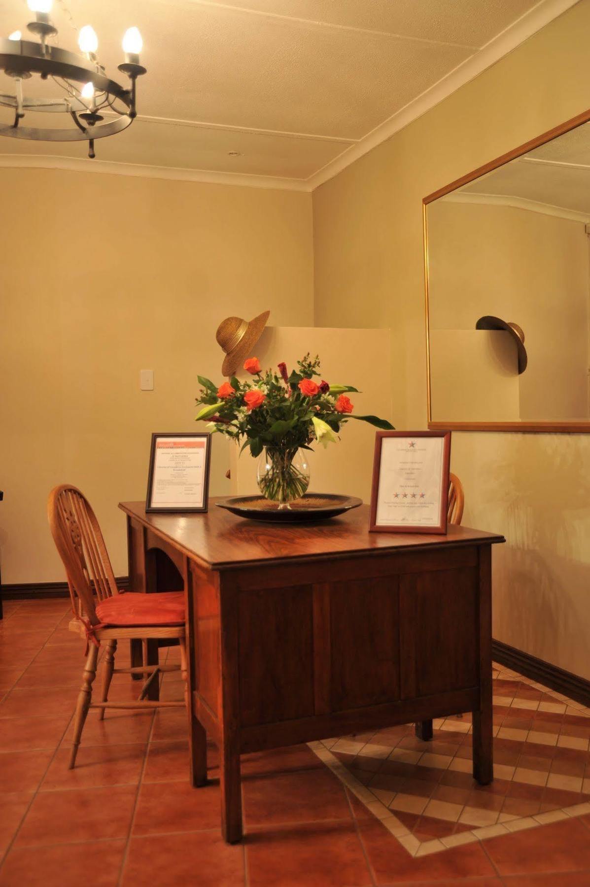 Claires Of Sandton Luxury Guest House Йоханнесбург Экстерьер фото