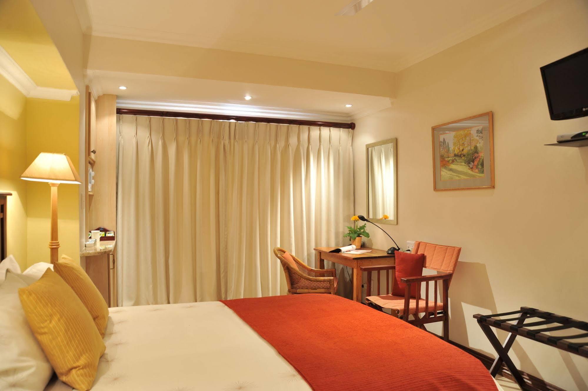 Claires Of Sandton Luxury Guest House Йоханнесбург Экстерьер фото