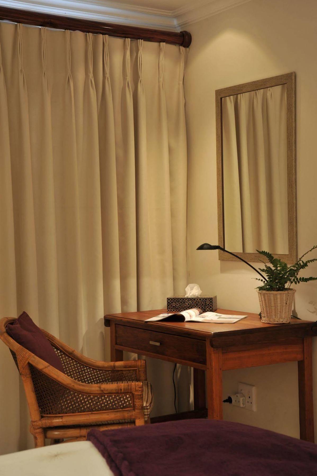 Claires Of Sandton Luxury Guest House Йоханнесбург Экстерьер фото