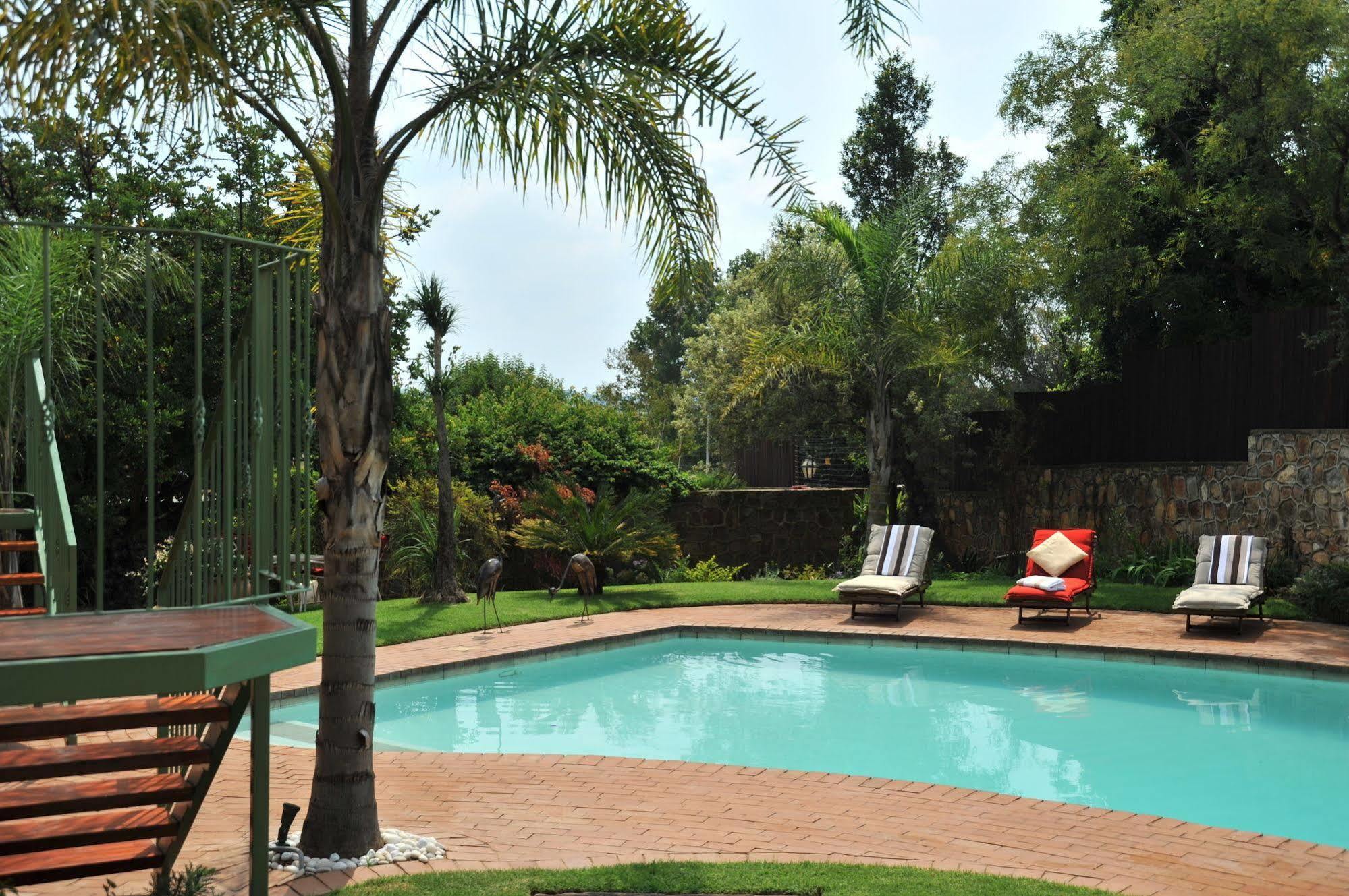 Claires Of Sandton Luxury Guest House Йоханнесбург Экстерьер фото