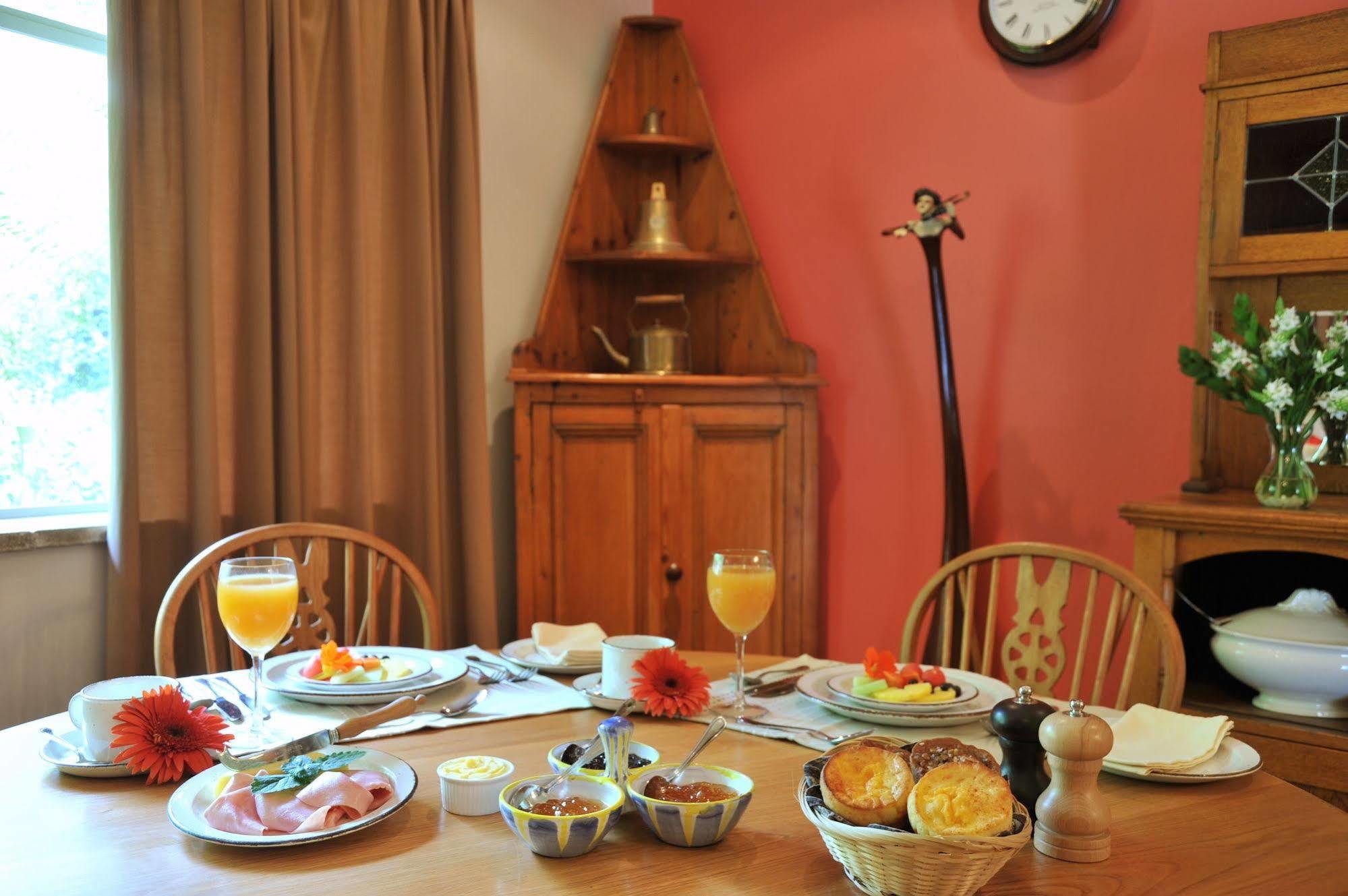 Claires Of Sandton Luxury Guest House Йоханнесбург Экстерьер фото