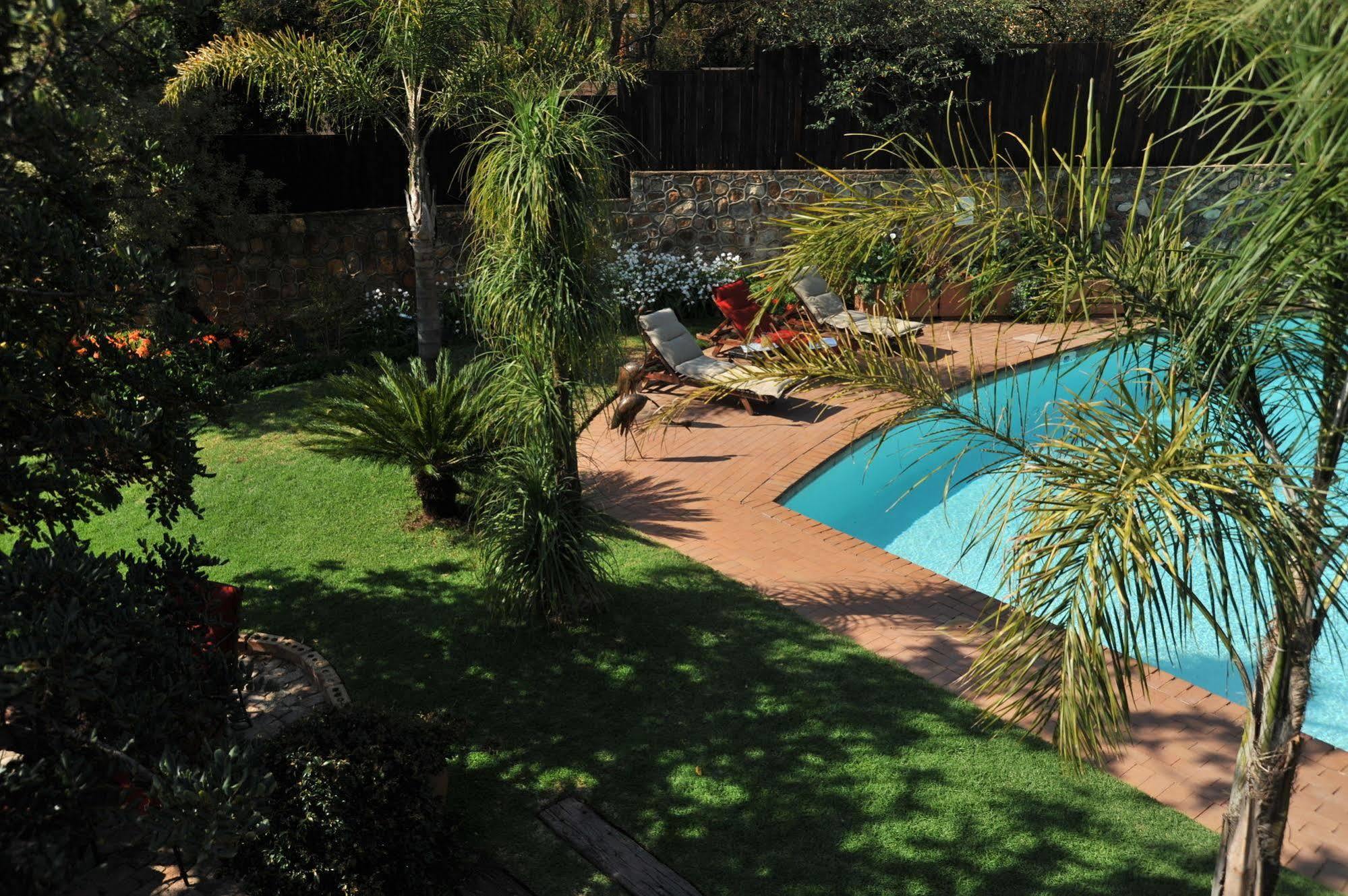 Claires Of Sandton Luxury Guest House Йоханнесбург Экстерьер фото