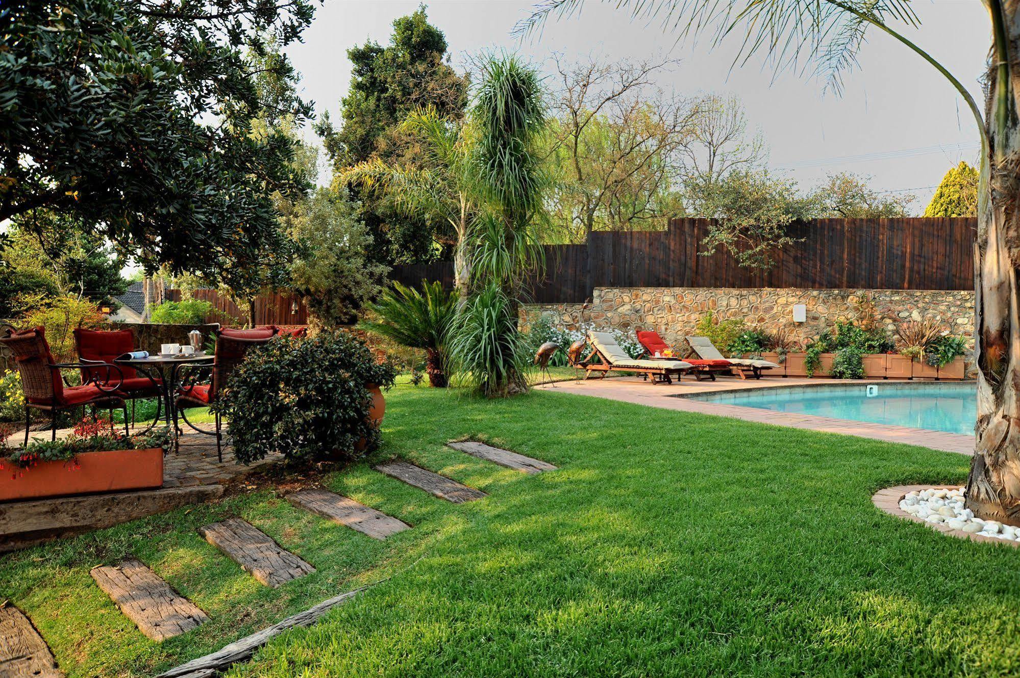 Claires Of Sandton Luxury Guest House Йоханнесбург Экстерьер фото