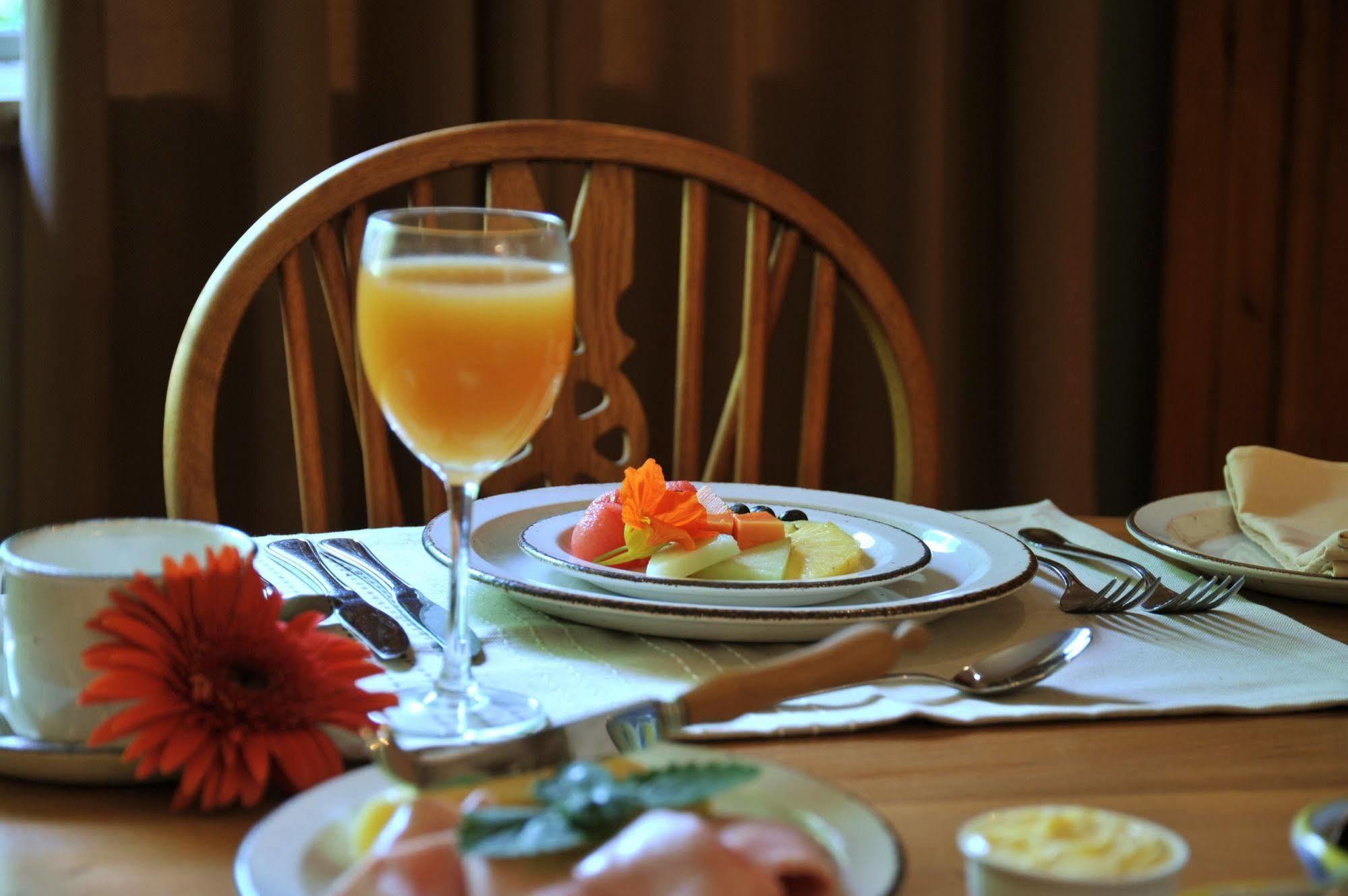 Claires Of Sandton Luxury Guest House Йоханнесбург Экстерьер фото
