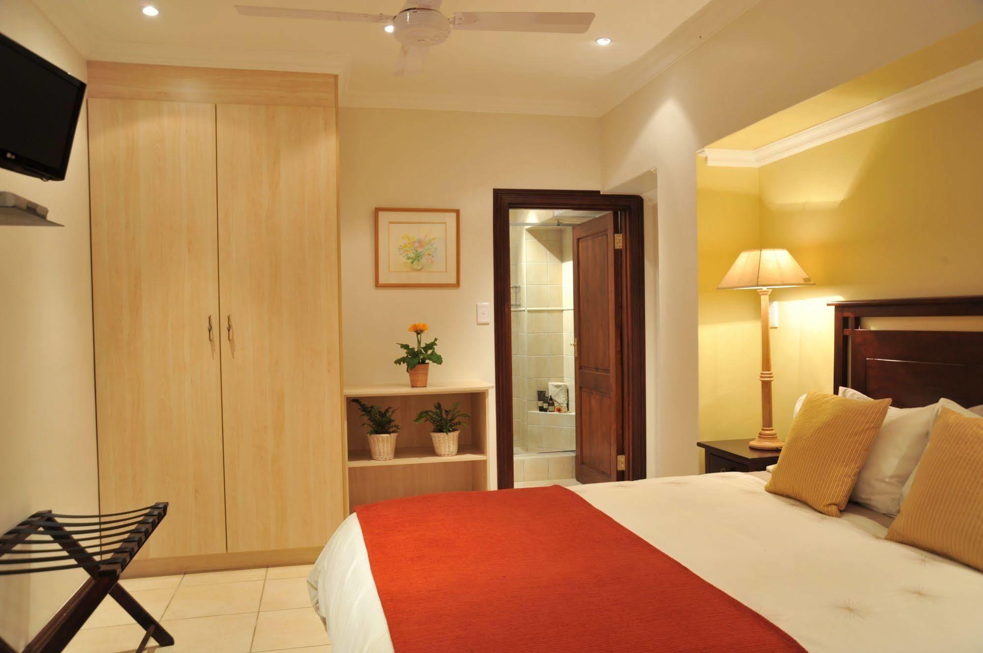 Claires Of Sandton Luxury Guest House Йоханнесбург Экстерьер фото