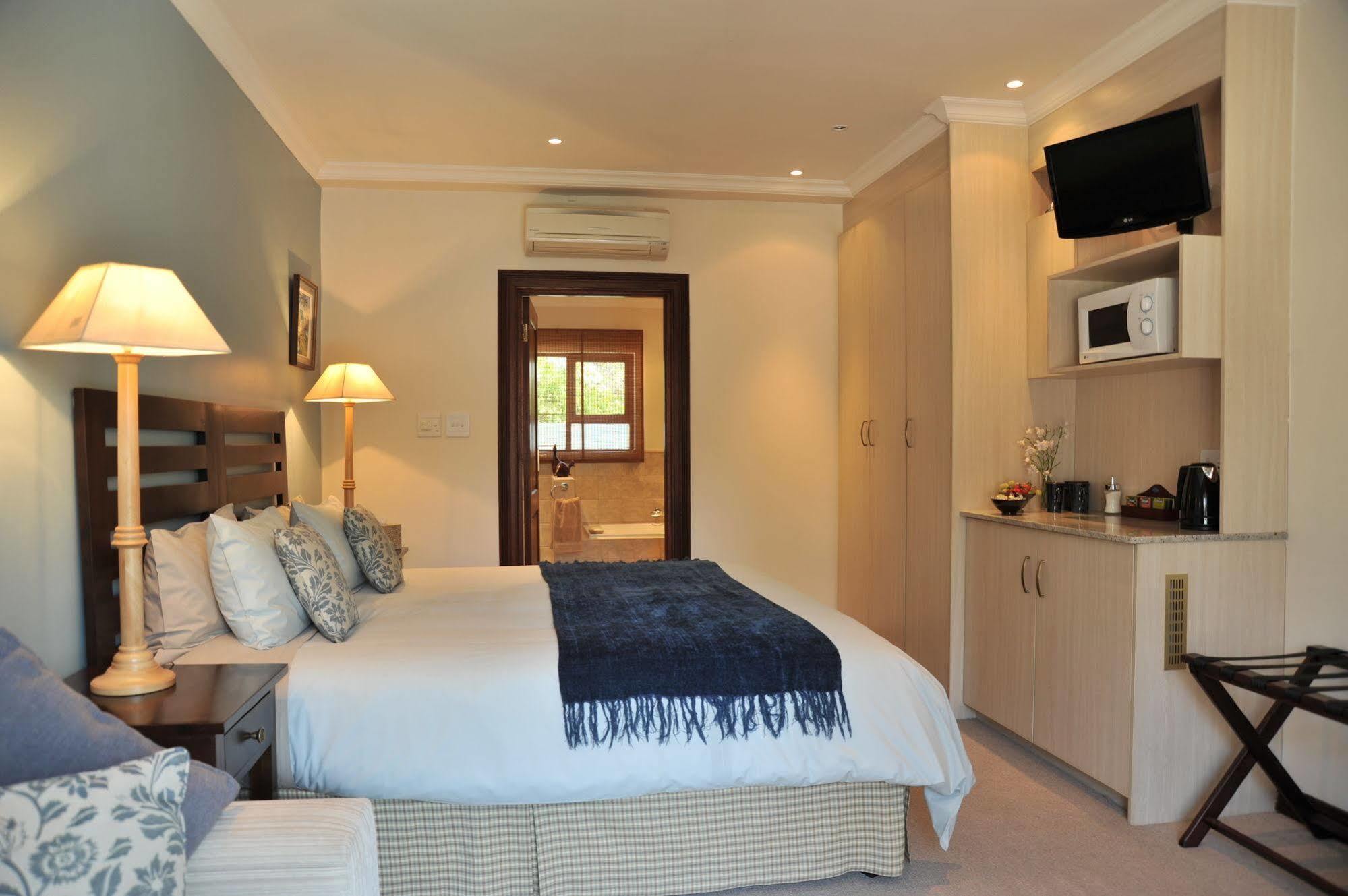 Claires Of Sandton Luxury Guest House Йоханнесбург Экстерьер фото