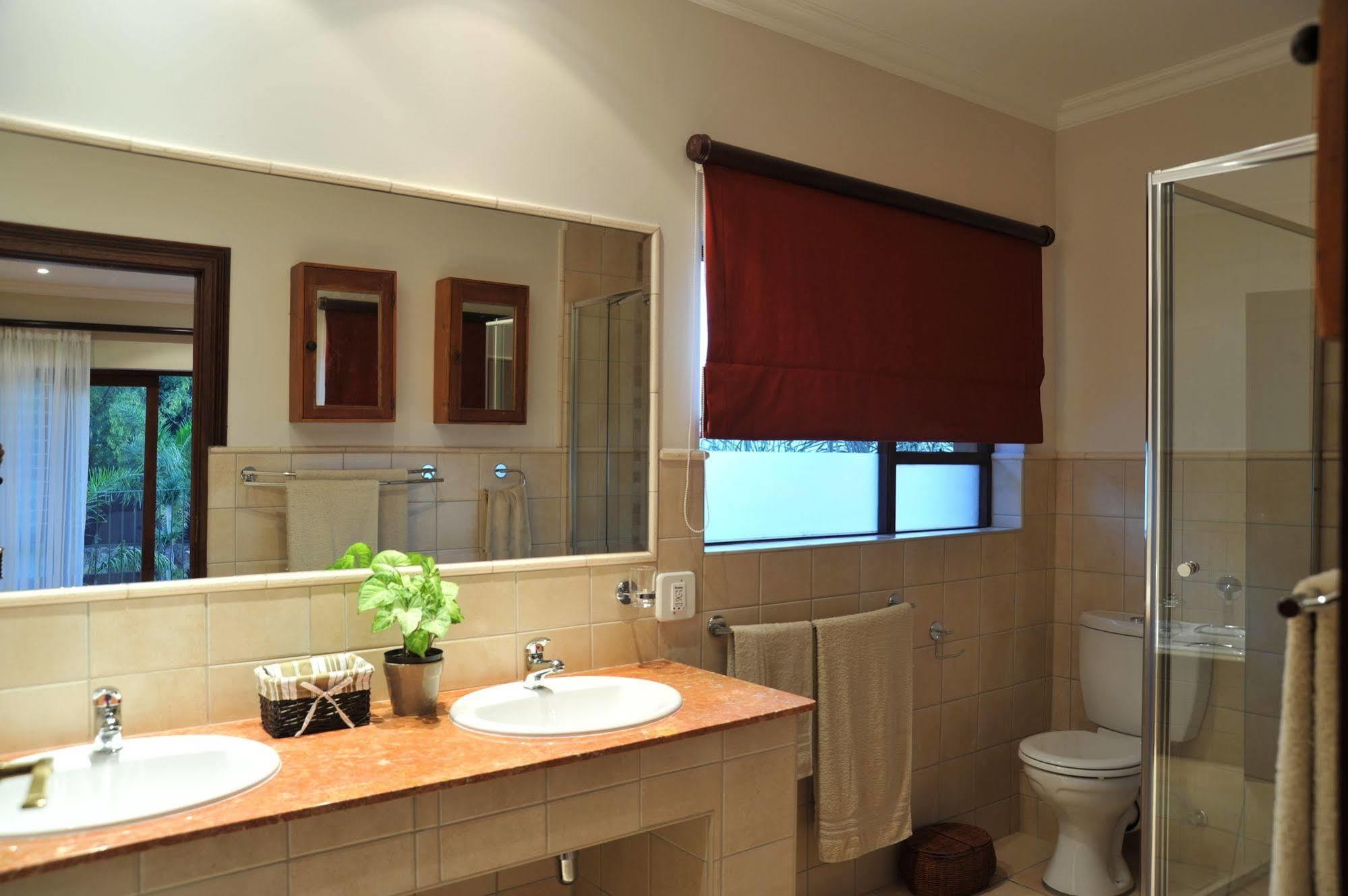Claires Of Sandton Luxury Guest House Йоханнесбург Экстерьер фото