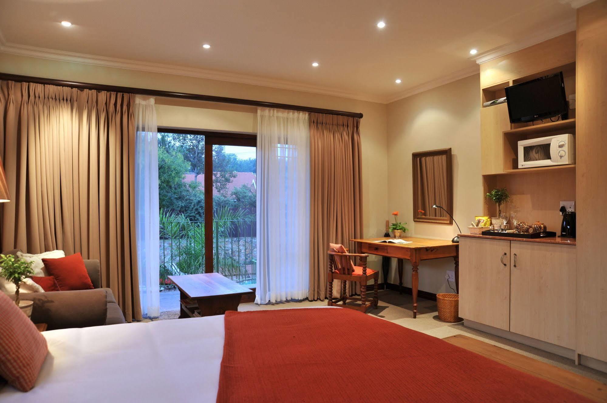 Claires Of Sandton Luxury Guest House Йоханнесбург Экстерьер фото