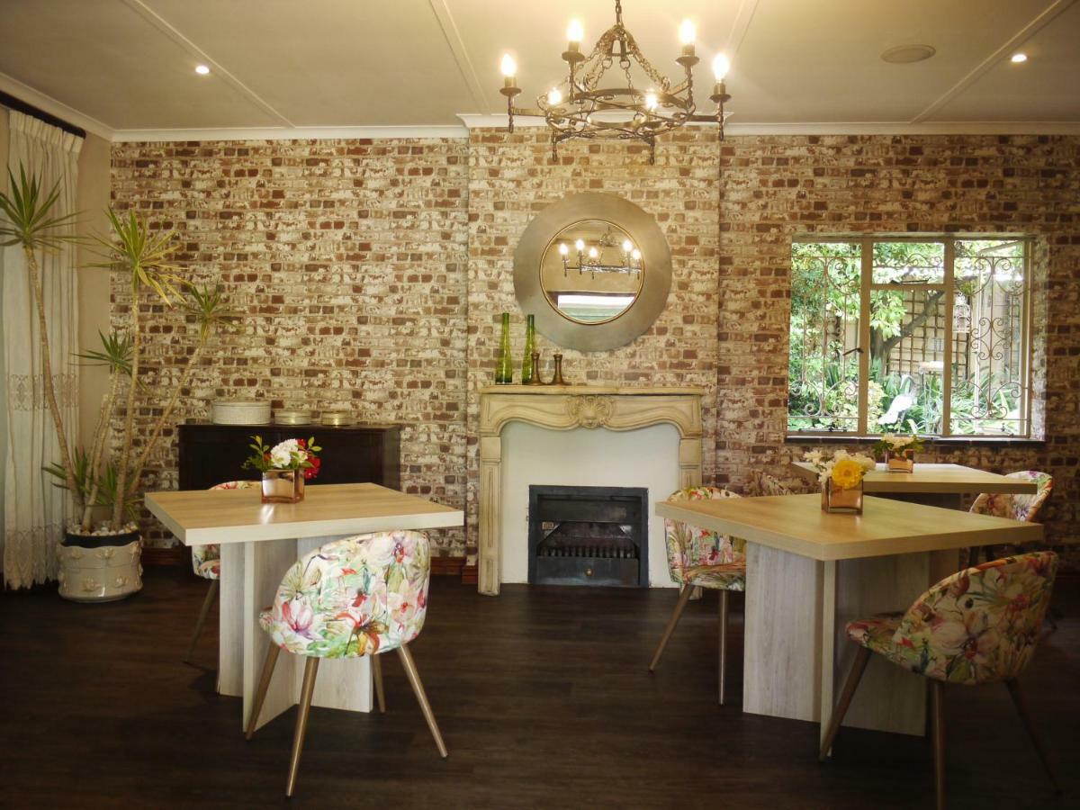 Claires Of Sandton Luxury Guest House Йоханнесбург Экстерьер фото